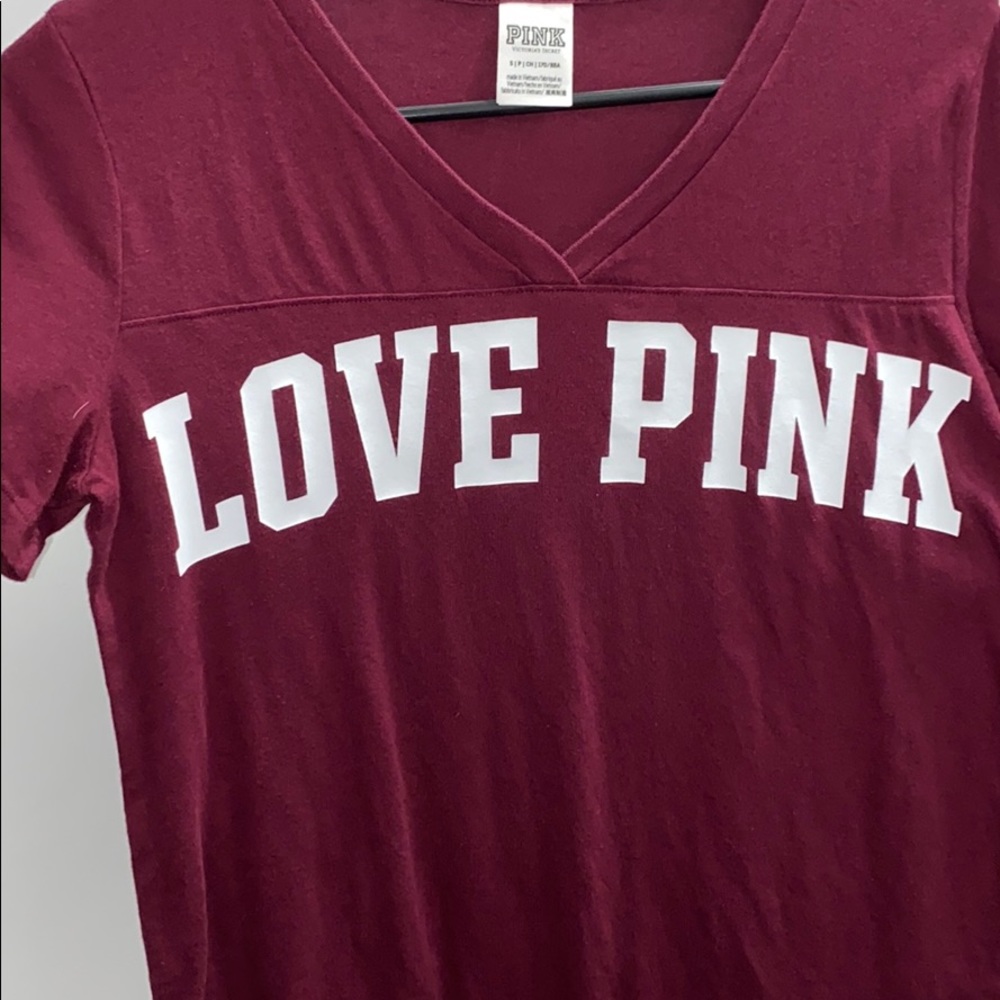 pink t shirt
